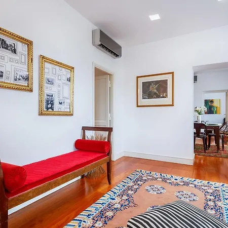 The Kiss Apartment