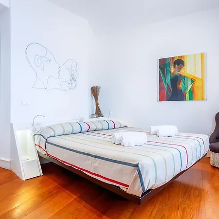 The Kiss Apartment