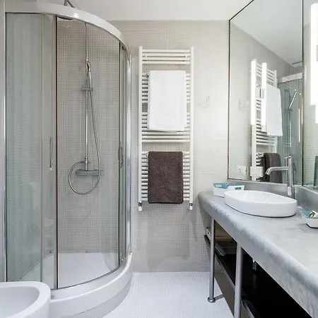 The Kiss Apartment *